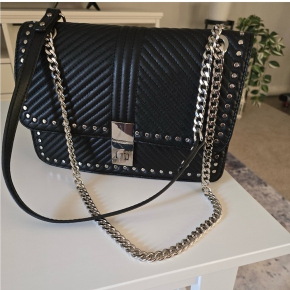 Zara stylish Black Quilted Shoulder Bag - Picture 1 of 9